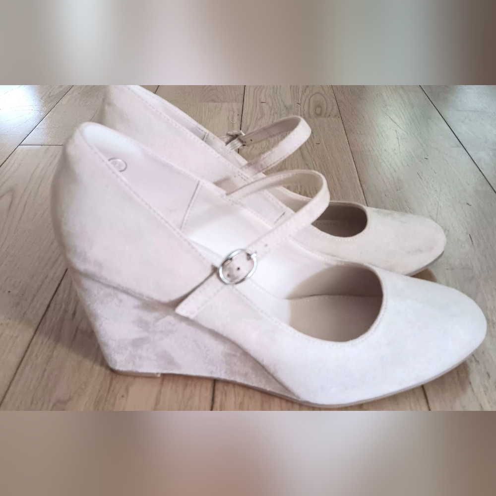 NWOT Coutgo Beige Women's Suede Wedge Shoes